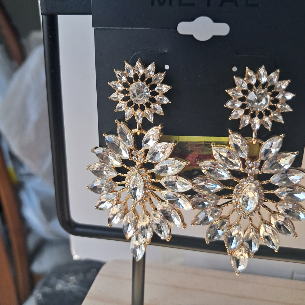 Gold-Tone Clear Crystal Statement Drop Earrings - NEW - Picture 5 of 5